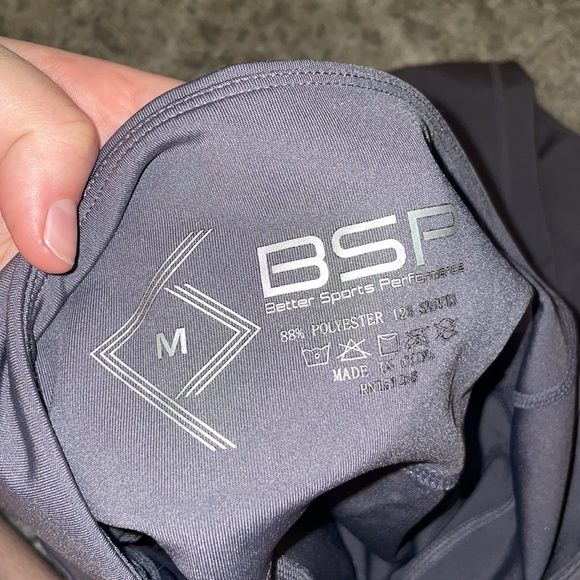 Spandex material leggings, have mesh at the bottom, has pockets! - Picture 3 of 3